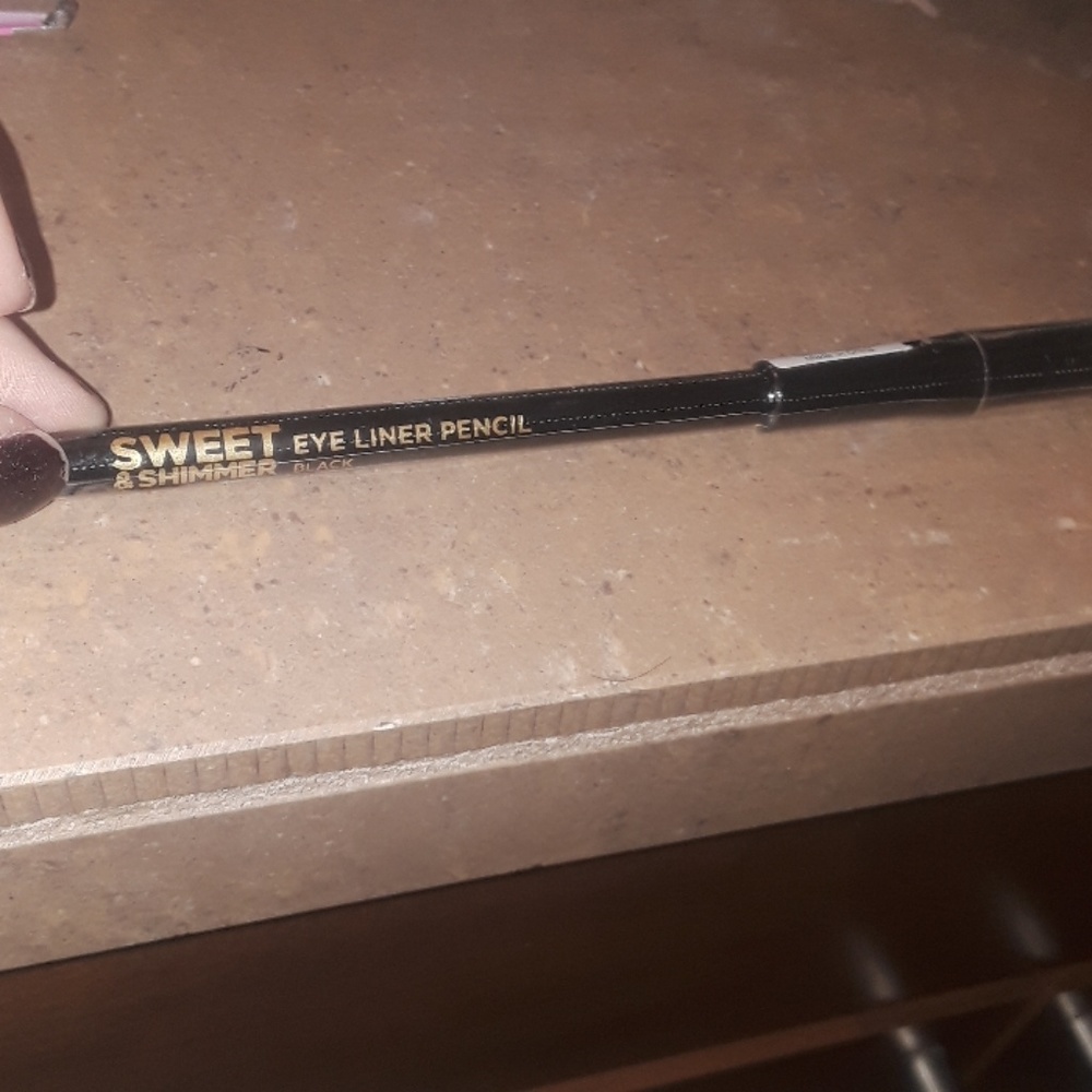 JUST IN👀BNWTULTA BLACK EYELINER WITH SHARPENER